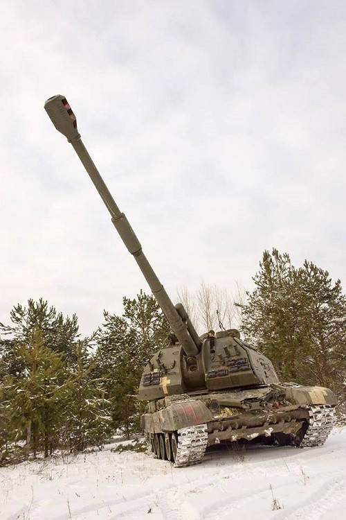 Về cơ bản, Quân đội Ukraine chỉ có thể NATO “hóa” trang bị của mình ở mức cá nhân cho từng binh sĩ, trong khi đó ở các đơn vị cơ giới hầu hết đều là trang bị có nguồn gốc từ thời Liên Xô như pháo binh, tăng thiết giáp, công binh. Nguồn ảnh: Quân đội Ukraine.