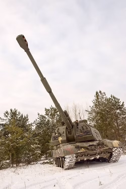 Về cơ bản, Quân đội Ukraine chỉ có thể NATO “hóa” trang bị của mình ở mức cá nhân cho từng binh sĩ, trong khi đó ở các đơn vị cơ giới hầu hết đều là trang bị có nguồn gốc từ thời Liên Xô như pháo binh, tăng thiết giáp, công binh. Nguồn ảnh: Quân đội Ukraine.