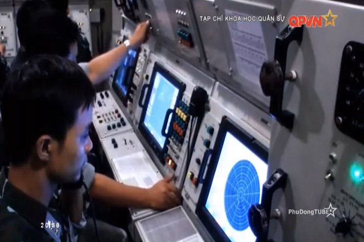 Trong đó trọng tâm của đề tài cải tiến, hiện đại hóa BM-21 do nhóm nghiên cứu của Viện Kỹ thuật Cơ giới Quân sự thực hiện là nhằm giúp loại vũ khí đặc biệt này có thể đáp ứng được các yêu cầu tác chiến trong môi trường chiến tranh hiện đại, nâng cao uy lực chiến đấu, khả năng cơ động và độ chính xác bắn của khí tài. Nguồn ảnh: QPVN.