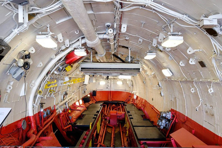 Trước khi được đưa vào bảo tàng, tàu ngầm tên lửa USS Growler đã được sửa chữa quy mô với chi phí đến 1,5 triệu USD. Dễ hiểu khi không gian bên con tàu đã hơn nửa thế kỷ này như mới. Nguồn ảnh: Arms-Expo.