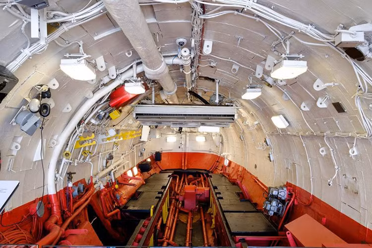 Trước khi được đưa vào bảo tàng, tàu ngầm tên lửa USS Growler đã được sửa chữa quy mô với chi phí đến 1,5 triệu USD. Dễ hiểu khi không gian bên con tàu đã hơn nửa thế kỷ này như mới. Nguồn ảnh: Arms-Expo.