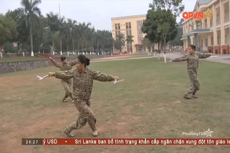 Nữ chiến sĩ đặc công Lữ đoàn 113 với nội dung huấn luyện võ thuật. Nguồn ảnh: QPVN.