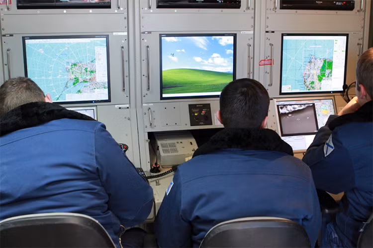 Mẫu UAV này có thời gian hoạt động liên tục trên không lên đến 18 giờ với tốc độ hành trình trung bình khoảng 200km/h. Trái tim của IAI Searcher Mk 2 là động cơ cánh quạt Limbach L 550 có công suất 47 mã lực. Nguồn ảnh: Bộ Quốc phòng Nga.