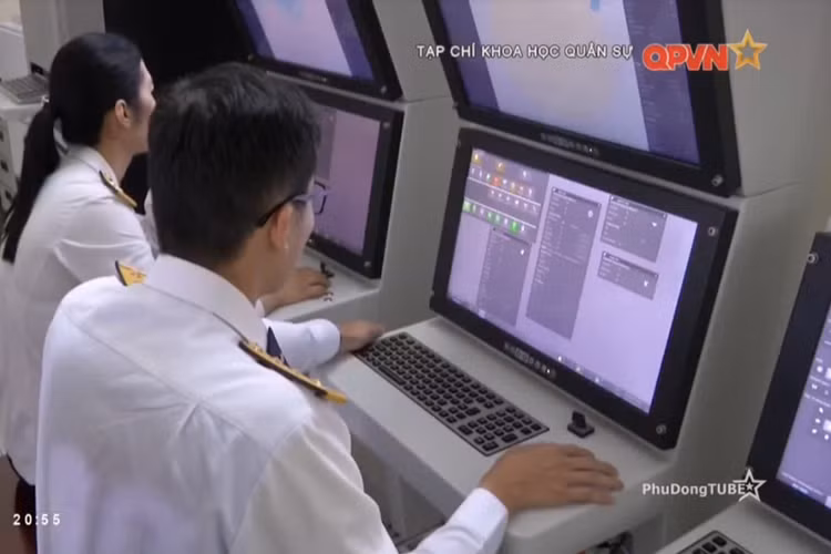 Tại phòng thí nghiệm tích hợp hệ thống chiến đấu của Viện Kỹ thuật Hải quân, được trang bị các máy móc đã được cải tiến hiện đại hóa và nhận chuyển giao công nghệ theo tiêu chuẩn NATO. Nguồn ảnh: QPVN.