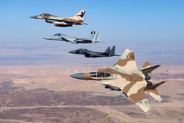 Bộ đôi tiêm kích F-16I và F-15I là hai dòng chiến đấu cơ chủ lực của Không quân Israel, nhất là khi chúng là biến thể đặc biệt được sản xuất dành riêng cho nước này với ký hiệu “I” ở cuối ám chỉ Israel. Vậy chúng có gì đặc biệt so với các dòng F-16 hay F-15 khác? Nguồn ảnh: IDF.