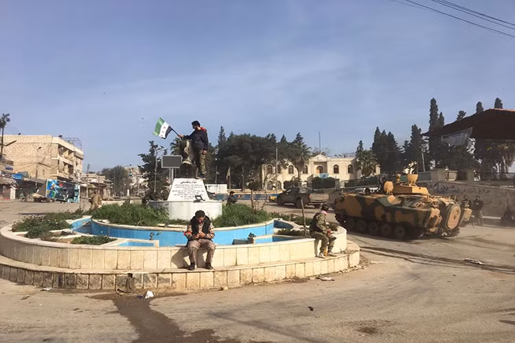 Thậm chí ở một số cứ điểm phòng thủ nằm về phía tây bắc Afrin, YPG đã tháo chạy từ lâu khi liên minh quân sự của Thổ Nhĩ Kỳ tiến vào. Ảnh: South Front.