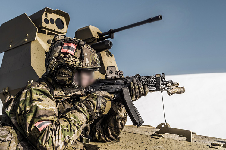 Theo đó ngay trong đầu tháng 3 này, trang chủ của Kalashnikov Concern đã cho đăng tải những hình ảnh thực chiến đầu tiên của một trong những phương tiện chiến đấu không người lái do tập đoàn này phát triển bên cạnh một số loại vũ khí tự động hóa khác. Nguồn ảnh: Kalashnikov.