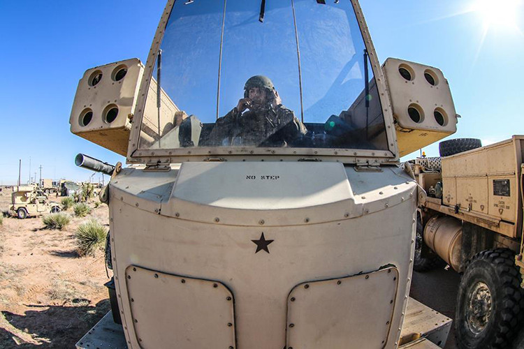 Do đó các hệ thống Avenger sẽ giúp Mỹ tăng cường khả năng phòng không tầm gần trước các đợt tấn công bằng các loại vũ khí công nghệ cao từ đối phương, hay đơn giản hơn là bảo vệ các cơ sở trọng yếu nằm sâu bên trong lãnh thổ châu Âu. Nguồn ảnh: Quân đội Mỹ.