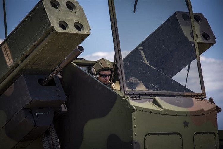 Số Avenger sắp được Mỹ chuyển đến châu Âu lần này gồm 36 đơn vị được tân trang lại. Theo kế hoạch, Lục quân Mỹ sẽ sớm triển khai đầy đủ ít nhất 72 đơn vị Avenger ở châu Âu trong tương lai gần nhằm đáp ứng các yêu cầu hỗ trợ từ Bộ chỉ huy các lực lượng Mỹ ở châu Âu (EUCOM). Nguồn ảnh: Quân đội Mỹ.