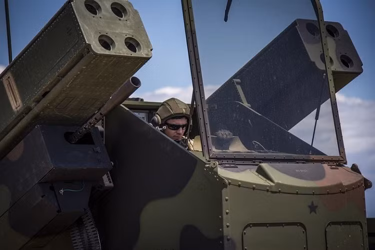 Số Avenger sắp được Mỹ chuyển đến châu Âu lần này gồm 36 đơn vị được tân trang lại. Theo kế hoạch, Lục quân Mỹ sẽ sớm triển khai đầy đủ ít nhất 72 đơn vị Avenger ở châu Âu trong tương lai gần nhằm đáp ứng các yêu cầu hỗ trợ từ Bộ chỉ huy các lực lượng Mỹ ở châu Âu (EUCOM). Nguồn ảnh: Quân đội Mỹ.