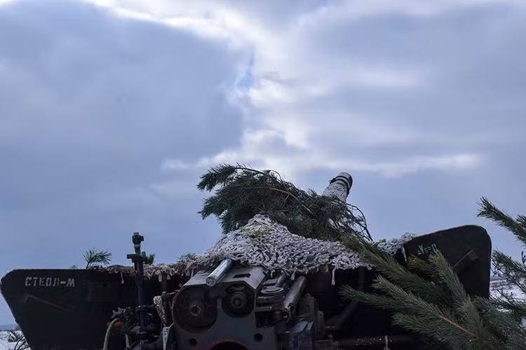 2A36 “Giatsint-B” có tầm bắn từ 30-40km vượt trội hơn hoàn toàn các mẫu lựu pháo do Mỹ hay châu Âu chế tạo, ngay cả khi nó ra đời cách đây hơn 40 năm. Nguồn ảnh: Quân đội Ukraine.