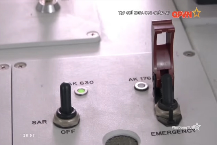 Trong ảnh là hệ thống điều khiển pháo trên một số lớp tàu chiến chủ lực của quân chủng Hải quân, hệ thống điều khiển này đã được hiện đại hóa trong dự án chuyển giao công nghệ tích hợp. Nguồn ảnh: QPVN.