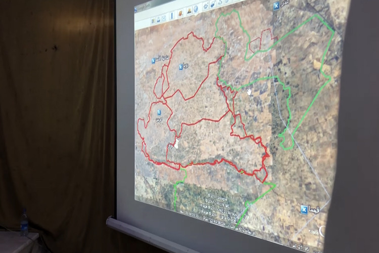 Tại trung tâm chỉ huy của chiến dịch Tổng thống Syria được các tướng lĩnh báo cáo về tình hình chiến sự trong khu vực này, hiện tại Quân đội Syria đã nằm quyền kiểm soát 70% Đông Ghouta. Ảnh: PresidencySy.