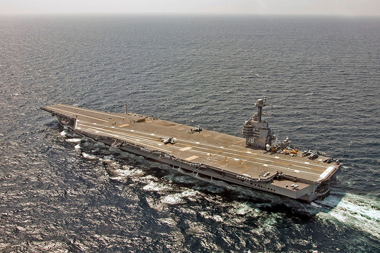 USS Gerald R.Ford (CVN-78), lớp Ford là siêu hàng không mẫu hạm thế hệ tiếp theo của Mỹ. Tàu có chiều dài 337 m, chiều rộng lớn nhất 78 m, lượng choán nước 100.000 tấn. Siêu tàu sân bay lớp Ford được trang bị nhiều công nghệ tiên tiến lần đầu áp dụng cho tàu sân bay, gồm máy phóng điện từ, radar băng tần kép, thang máy thế hệ mới. Tàu sân bay lớp Ford sẽ là trụ cột sức mạnh của Hải quân Mỹ trong tương lai. Ảnh: Hải quân Mỹ.