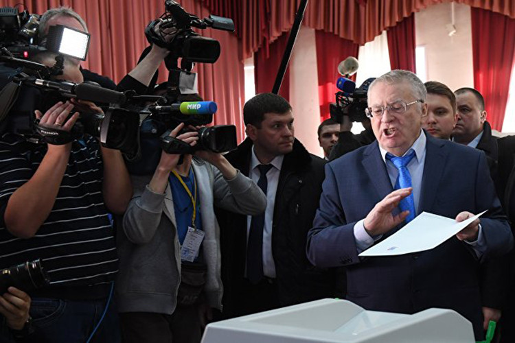 Vladimir Zhirinovsky - Ứng cử viên cho Đảng Dân chủ Tự do Nga tham gia bỏ phiếu. Ảnh: Sputnik.