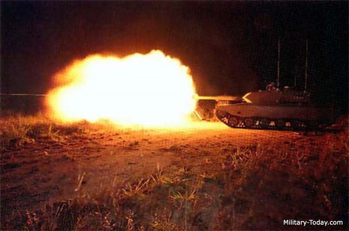 Giáp xe tăng này rất nhẹ nhưng đồng thời cũng rất bền và chắc chắn.