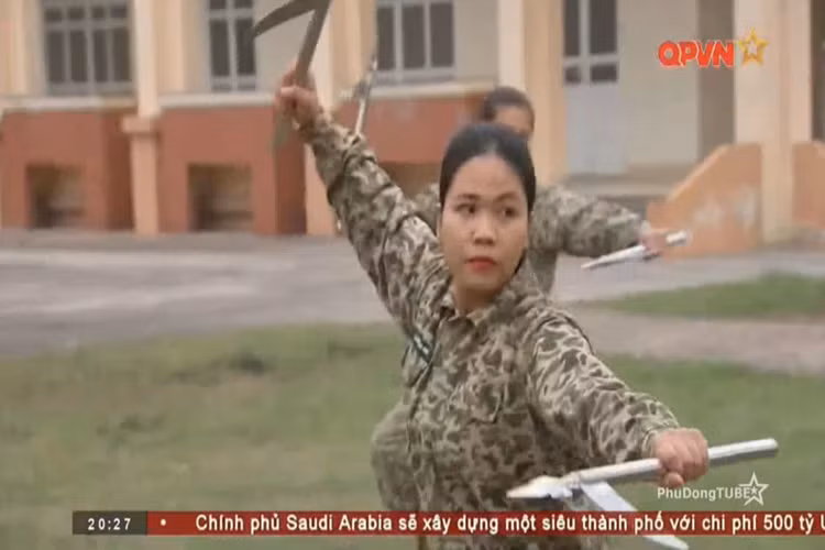 Từ những điều trên ta có thể thấy, chỉ có sự quyết tâm, ý chí và sự chăm chỉ luyện tập dưới sự hướng dẫn bài bản và cụ thể của chỉ huy tiểu đội những cô gái chân yếu tay mềm mới chiến thắng được nổi sợ hãi của chính bản thân. Nguồn ảnh: QPVN.