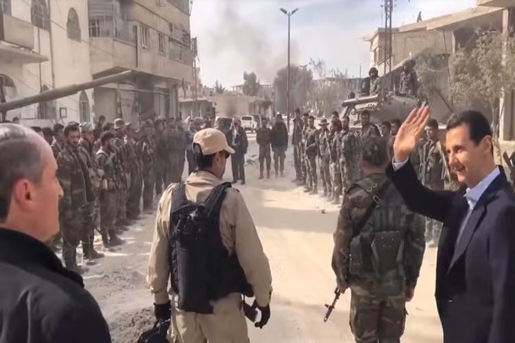 Tổng thống Syria đã có lời động viên các binh sĩ đang chiến đấu tại đây và khẳng định vai trò trung tâm của họ trong việc loại bỏ các phần tử và tổ chức khủng bố ra khỏi Syria. Ảnh: PresidencySy.