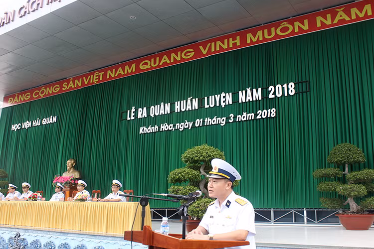 Phát biểu tại buổi Lễ, Đại tá, TS Nguyễn Văn Lâm, Giám đốc Học viện Hải quân nhấn mạnh yêu cầu ngày càng cao của công tác huấn luyện, giáo dục – đào tạo hiện nay, vì vậy toàn Học viện cần đoàn kết, nỗ lực để hoàn thành tốt nhiệm vụ năm 2018.