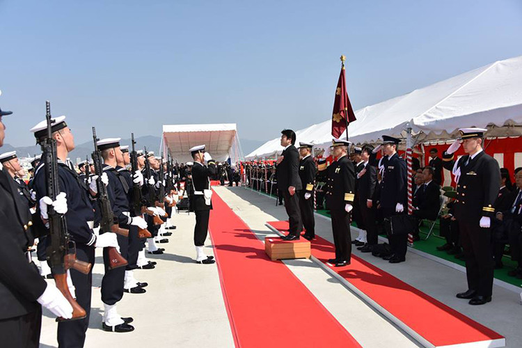 Tàu ngầm Seiryū được Mitsubishi Heavy Industries khởi đóng từ tháng 10/2013 đến tháng 10/2016 mới được hạ thủy, từ thời gian đó cho đến nay nó trải qua hơn hai năm thử nghiệm trên biển trước khi được biên chế cho JMSDF hôm 12/3 vừa qua. Nguồn ảnh: JMSDF.