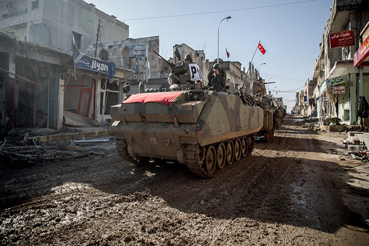 Theo dự đoán của nhiều chuyên gia quân sự cuộc chiến tại Afrin sẽ sớm kết thúc khi Quân đội Thổ Nhĩ Kỳ tăng cường các đơn vị cơ giới vào bên trong khu vực này, khi không quân nước này hạn chế các vụ không kích vào khu vực đông dân cư. Ảnh: South Front.