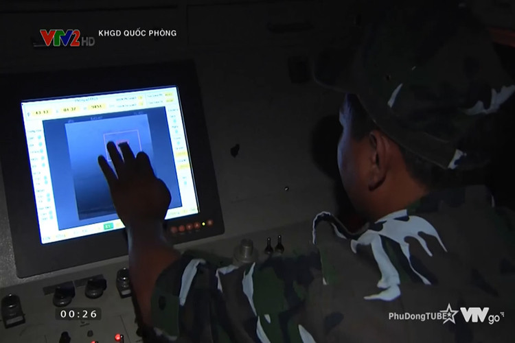 Với tổ hợp khí tài đánh đêm bán tự động trận địa pháo phòng không 37mm sau cải tiến có tính năng kỹ, chiến thuật và chất lượng tương đương với các sản phẩm cùng loại của những nước tiên tiến với giá thành chỉ bằng 30% nhập ngoại, tiết kiệm cho ngân sách hàng chục tỷ đồng trên một đại đội. Nguồn ảnh: VTV2.