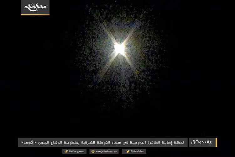 Tổ hợp phòng không 9K33 OSA lọt vào tay các nhóm phiến quân cực đoan ở Syria sau khi chúng đánh chiếm sân bay trực thăng Marj al-Sultan vào cuối năm 2012. Lần cuối cùng Jaysh al-Islam bắn máy bay Syria bằng tổ hợp 9K33 OSA là vào tháng 6/2016. Nguồn ảnh: Liveuamap.