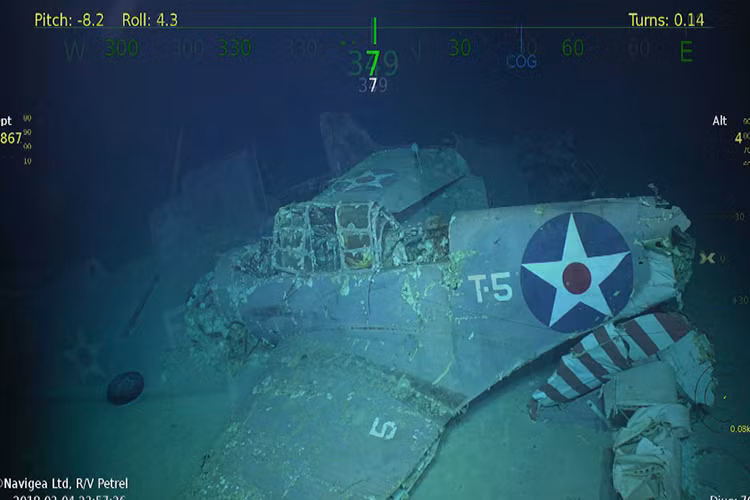 Sau các đợt tấn công của Hải quân Nhật Bản trong Trận chiến biển San Hô khiến tàu USS Lexington hư hại nghiêm trọng, chiều ngày 8/5/1942 thủy thủ của tàu sân bay này được lệnh bỏ tàu. Sau khi 2.770 thủy thủ, sĩ quan trên USS Lexington được sơ tán, thì một tàu khu trục khác của Hải quân Mỹ ở gần đó là USS Phelps (DD-360) đã được lệnh đánh chìm USS Lexington vào lúc 19h15 cùng ngày. Nguồn ảnh: Stars and Stripes.