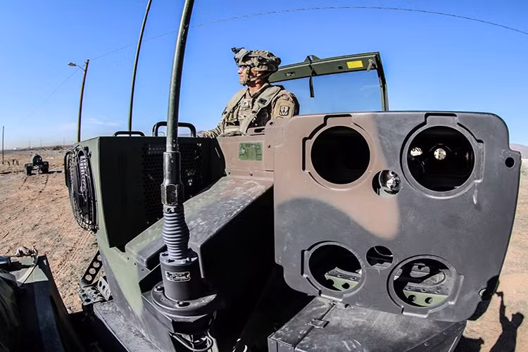 Sự xuất hiện trở lại của Avenger tại châu Âu khiến dấy lên nhiều đồn đoán cho rằng Mỹ sẽ tăng cường các hoạt động quân sự nhắm vào Nga trong khu vực, và họ cần chuẩn bị sẵn sàng cho một hành động đáp trả nào đó từ Moscow. Bản thân Quân đội Mỹ tại châu Âu không thiếu các hệ thống phòng không hiện đại nhưng đa số chúng đều là tầm trung và tầm xa. Nguồn ảnh: Quân đội Mỹ.