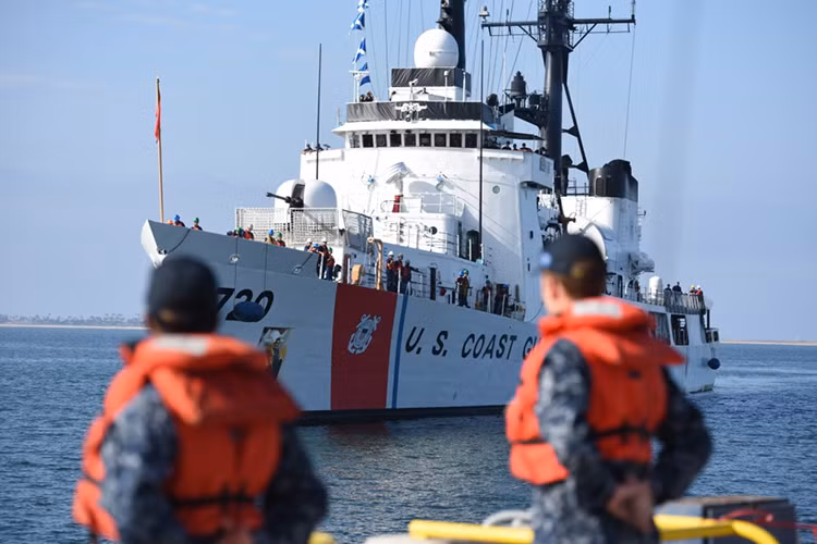 Tàu tuần duyên USCGC Sherman là chiếc tàu thứ 6 trong số 12 tàu lớp Hamilton được hãng đóng tàu Avondale Shipyards thực hiện tại New Orleans, bang Louisiana. Tàu được đóng vào tháng 1.1967, hạ thủy tháng 9.1968. Nguồn ảnh: dvidshub.
