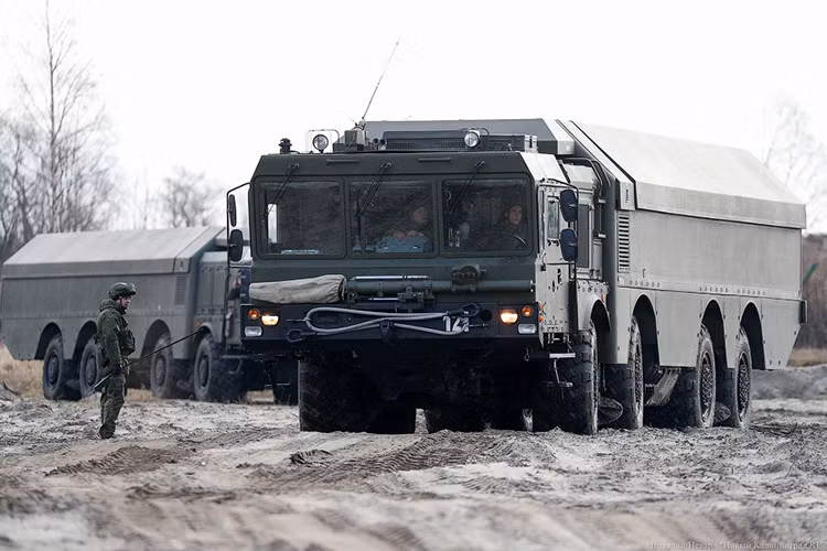Ngoài việc trang bị cho hải quân, các tổ hợp tên lửa Bastion-P còn được Nga xuất khẩu cho các quốc gia đối tác chiến lược và Việt Nam là một trong số đó. Bastion-P cũng là tổ hợp tên lửa phòng thủ bờ biển mạnh và hiện đại nhất của Việt Nam. Nguồn ảnh: News Kaliningrad.