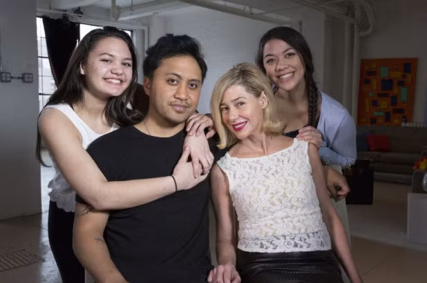 Gia đình nhỏ của M. Letourneau cùng "cậu học trò" Vili, họ đã có với nhau hai đứa con gái.