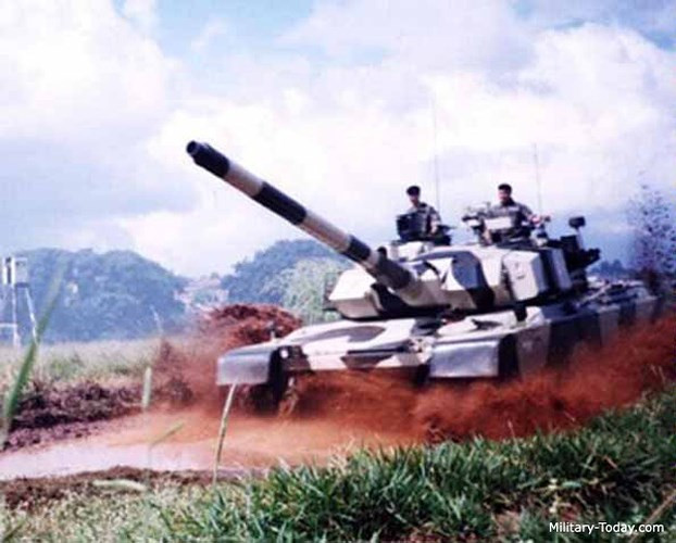 Ngoài ra, xe Osorio EE-T1 còn có 2 khẩu súng máy 7,62mm – 1 khẩu đồng trục và 1 khẩu gắn trên mái xe. Khẩu gắn trên mái phiên bản xe Osorio EE-T2 có cỡ nòng 12,7mm.