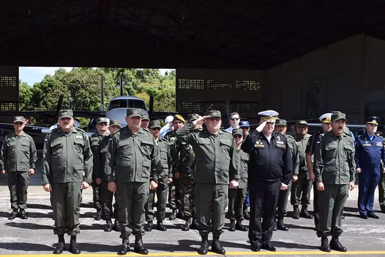 Trong ảnh, các tướng lĩnh cấp cao của cả Nga và Nicaragua tại buổi lễ chuyển giao các máy bay đã qua sử dụng. Nguồn ảnh: Arms-Expo