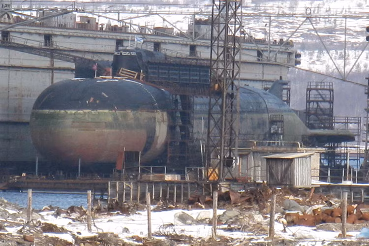 Lý do được đưa ra thì có rất nhiều, dẫu vậy tựu chung lạ nguyên nhân khiến kế hoạch tham vọng của Hải quân Nga hồi sinh đội tàu chiến hùng mạnh thời Liên Xô phần nhiều xoay quanh vấn đề tài chính cũng như "năng lực sản xuất" của các nhà máy sửa chữa, hiện đại hóa "không còn như xưa". Nguồn ảnh: 7 Feet Beneath the Keel