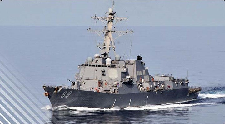 Tàu Mustin được triển khai lần đầu tiên là vào năm 2005. Ảnh: Combat index.