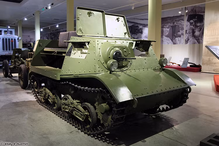 Xe bọc thép kéo pháo T-20 Komsomolets. Nguồn ảnh: Vitaly-Kuzmin.