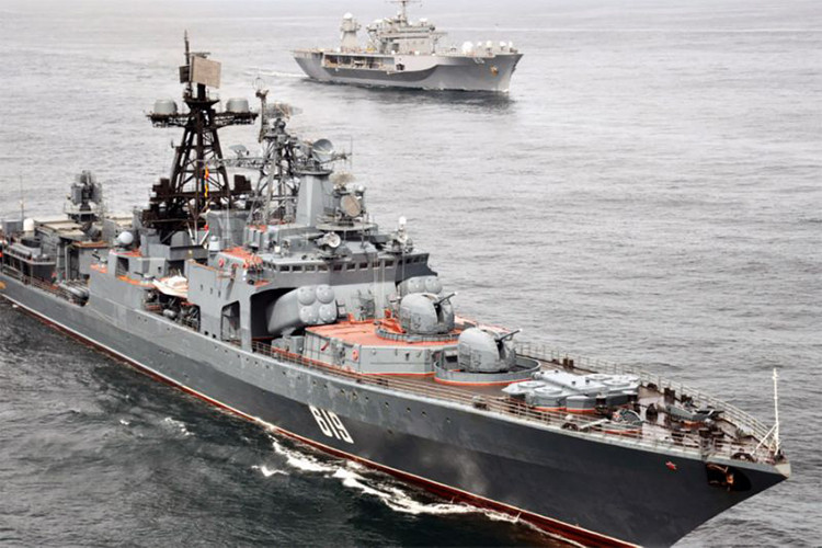 Với vài hình ảnh tiêu biểu từ các tàu chiến Mỹ hoạt động ở Biển Đen cho thấy, người Nga luôn giám sát chặt mọi động thái của Mỹ trong khu vực bằng cách này hoạt cách khác. Và dĩ nhiên khi cần thiết họ sẽ can thiệp nếu như các tàu chiến Mỹ vượt quá giới hạn. Nguồn ảnh: Yahoo.