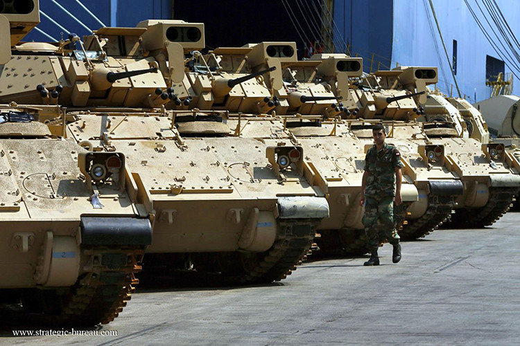 Chưa dừng ở lại đó, nếu M1 Abrams không thể xuất hiện ở Washington vào 11/11 thì nhiều khả năng hai loại phương tiện bọc thép chủ lực khác của Quân đội Mỹ cũng sẽ vắng mặt là xe chiến đấu bộ binh M2 Bradley và pháo tự hành 155mm M109 khi chúng đều sử dụng khung gầm bánh xích. Nguồn ảnh: Military.com.