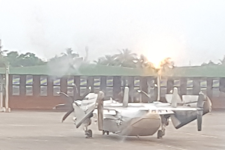 Người phát ngôn Bộ Ngoại giao Việt Nam bà Lê Thị Thu Hằng cho biết đoàn tàu hải quân Mỹ gồm tàu sân bay USS Carl Vinson, tàu tuần dương USS Lake Champlain và khu trục hạm USS Wayne E. Meyer sẽ thăm hữu nghị thành phố Đà Nẵng từ ngày 5/3 với chương trình dự kiến của chuyến thăm bao gồm lễ đón, họp báo, chào xã giao, các hoạt động trao đổi kỹ thuật, giao lưu thể thao và một số hoạt động cộng đồng.