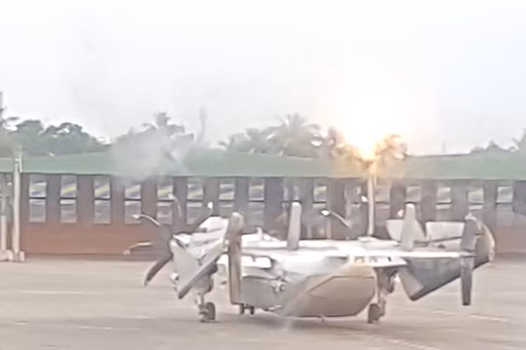 Người phát ngôn Bộ Ngoại giao Việt Nam bà Lê Thị Thu Hằng cho biết đoàn tàu hải quân Mỹ gồm tàu sân bay USS Carl Vinson, tàu tuần dương USS Lake Champlain và khu trục hạm USS Wayne E. Meyer sẽ thăm hữu nghị thành phố Đà Nẵng từ ngày 5/3 với chương trình dự kiến của chuyến thăm bao gồm lễ đón, họp báo, chào xã giao, các hoạt động trao đổi kỹ thuật, giao lưu thể thao và một số hoạt động cộng đồng.