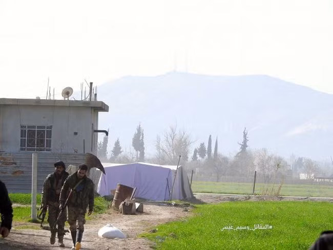 Thị trấn Uataya có ý nghĩa chiến thuật rất lớn, giành được quyền kiểm soát khu vực này, quân đội Syria có điều kiện thuận lợi giải phóng được hai thị trấn then chốt khác là An-Nashabiyah và Hazrama. Những thị trấn trên là khởi đầu cho kế hoạch chia cắt khu vực Đông Ghouta. Ảnh: Truyền thông Quân đội Syria.