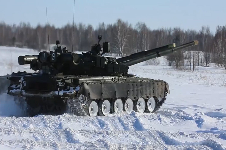 Sau đó chúng chạy sang hai hướng riêng biệt song song với nhau, tạo thành một vòng cung. Nguồn ảnh: Bộ Quốc phòng Nga.