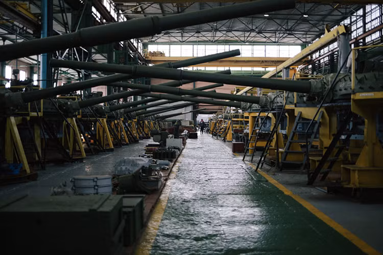 Các xe được làm mới cũng sẽ nhận được hệ thống đóng mạch máy phát và khởi động động cơ mới, hệ thống điều khiển hỏa lực hiện đại Sosna-U có đầu tìm nhiệt, máy đo xa laser và máy tự động bám mục tiêu. Nguồn ảnh: Arms-Expo.