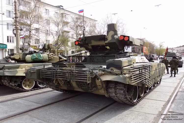 Bản thân BMPT cũng là một trong những phương tiện chiến đấu được trang bị tổ hợp vũ khí tự động đầu tiên của Nga, và có thể xem nó là tiền đề ban đầu của siêu tăng T-14 Armata. Chính vì thiết kế trên BMPT còn được mệnh danh "Terminator" trên chiến trường của Quân đội Nga khi hoạt động gần như một mẫu robot chiến đấu tự hành. Nguồn ảnh: gurkhan.blogspot.