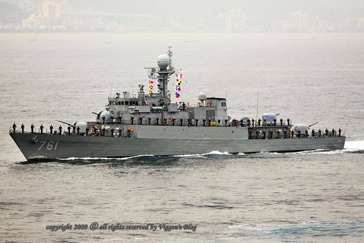 So sánh bên ngoài có thể dễ dàng nhận thấy cấu hình vũ khí của nó đã thay đổi khá nhiều so với nguyên bản khi còn phục vụ trong Hải quân Hàn Quốc. Nguồn ảnh: blog.daum.net