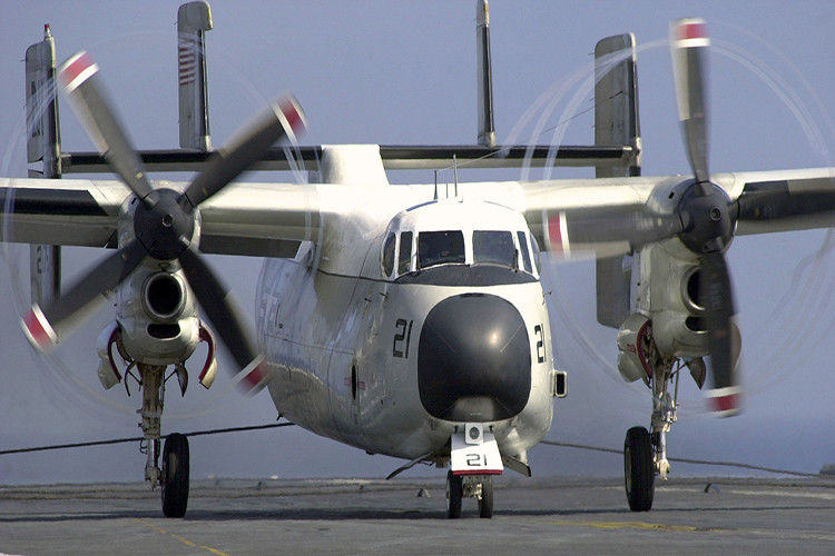 Trên thế giới hiện tại chỉ có vỏn vẹn hơn 50 chiếc C-2 Greyhound với hai biến thể C-2A và C-2A(R), hầu hết trong số đó đều phục vụ trong biên chế Hải quân Mỹ. Được biết mỗi chiếc C-2 Greyhound có giá vào khoảng hơn 40 triệu USD. Nguồn ảnh: Wikimedia.