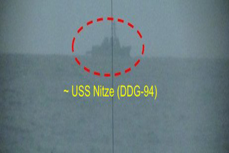 Tàu chiến thứ ba của Mỹ nằm trong tầm ngắm của tàu ngầm Nga là USS Nitze (DDG-94). Có một điều đáng lưu ý là phạm vi tấn công của các loại ngư lôi 533mm mà tàu ngầm Kilo Nga mang theo có tầm bắn thấp nhất cũng 8.000 mét do đó có thể nói tàu chiến Mỹ hoàn toàn nằm trong tay người Nga tình huống này.