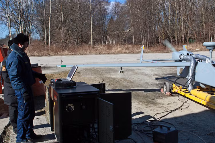 Việc triển khai UAV trinh sát cũng đơn giản và thuận tiện hơn so với các máy bay quân sự có người lái vốn đòi hỏi nhiều bước quy trình phức tạp. Nguồn ảnh: Bộ Quốc phòng Nga.