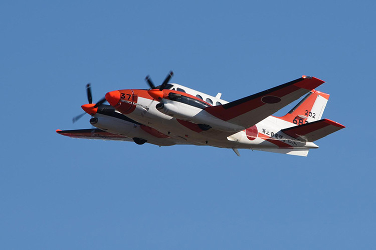 Về thiết kế tổng thể TC-90 có sải cánh dài 15.3m, dài 10.8m và cao 4.3mm. Trọng lượng cất cánh tối đa của nó là hơn 4.5 tấn và có khả năng mang theo 7 hành khách cùng phi hành đoàn từ 1-2 người. Nguồn ảnh: Phòng vệ Nhật Bản.